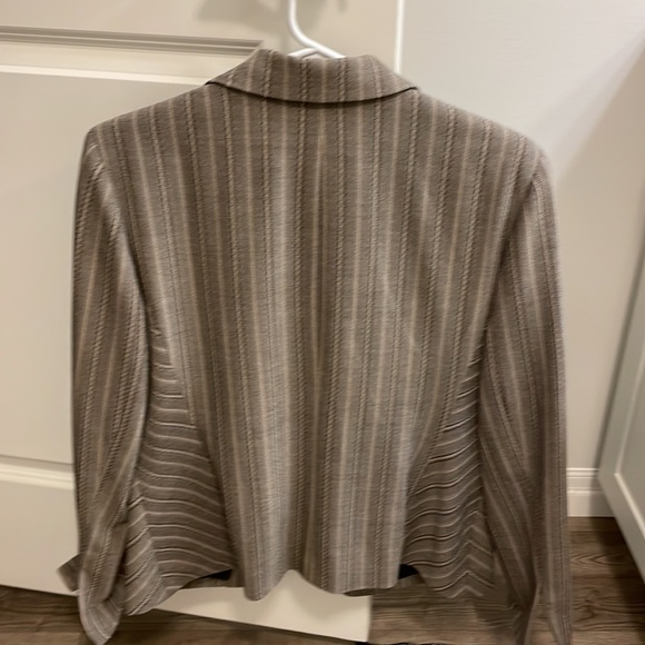 Brand new never worn A K Anne Klein stretch size 12 blazer. - Picture 3 of 3